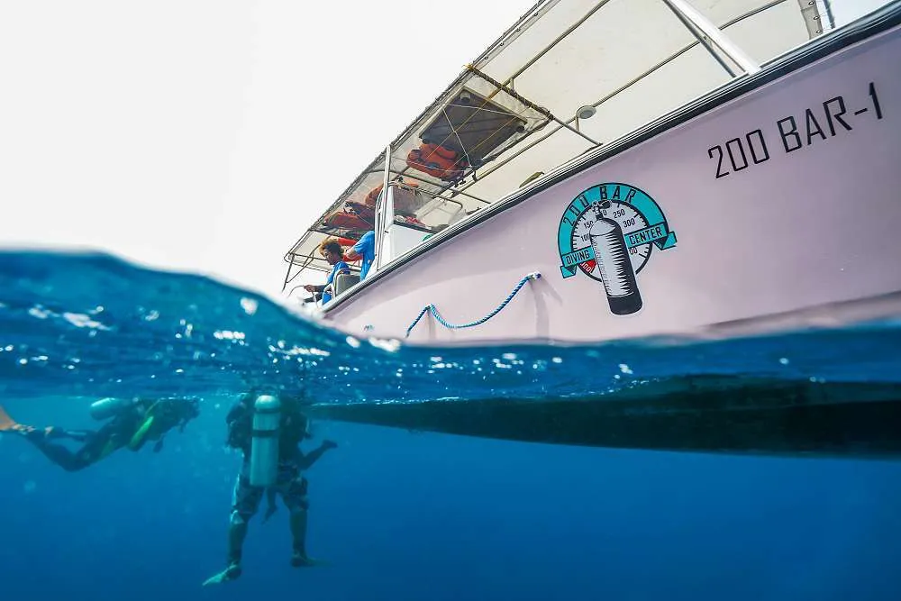 200Bar Diving Center El Nido